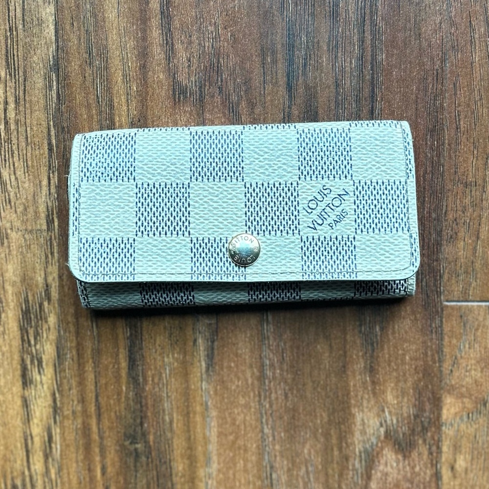 Authenticated Louis Vuitton Damier Azur 4 Ring Key Holder Card LV w/ COA
